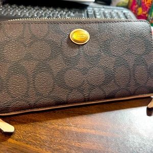 Coach full size wallet. Browns. Great condition.